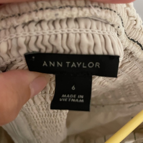 Off white Ann Taylor, off the shoulder dress size 6 - Picture 3 of 4